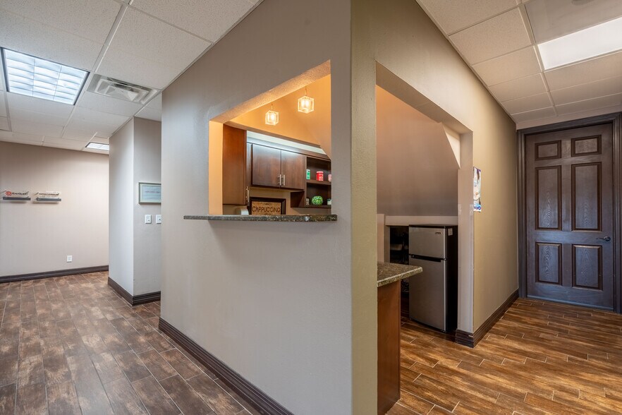 More Photos Of 7001 Westwind Dr, El Paso Office Residential For Lease