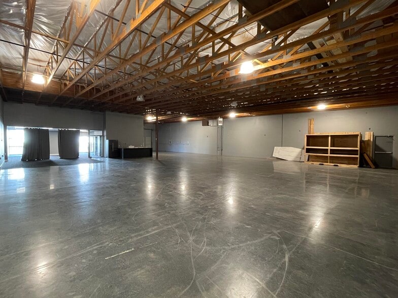 More Photos Of 1132 N Hayden Meadows Dr, Portland Unknown For Lease