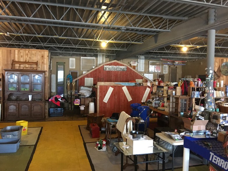 More Photos Of 6033-6079 US Highway 51 N, Millington Service Station For Sale