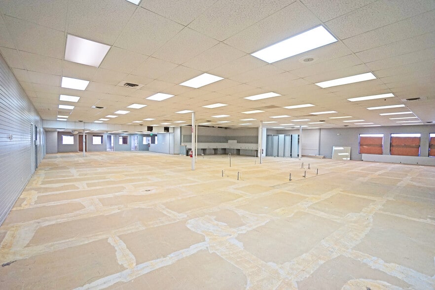 More Photos Of 2001 W Lincoln Ave, Yakima Freestanding For Sale