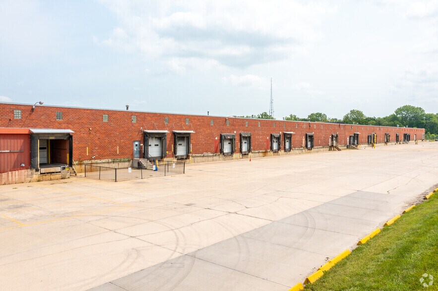 More Photos Of 3811 Dixon St, Des Moines Industrial For Lease