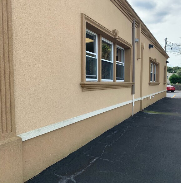 More Photos Of 897 Willis Ave, Albertson Storefront For Sale