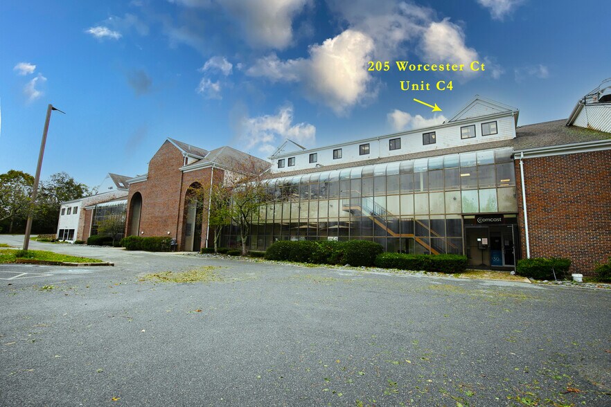 More Photos Of 205 Worcester Ct, Falmouth Loft Creative Space For Sale