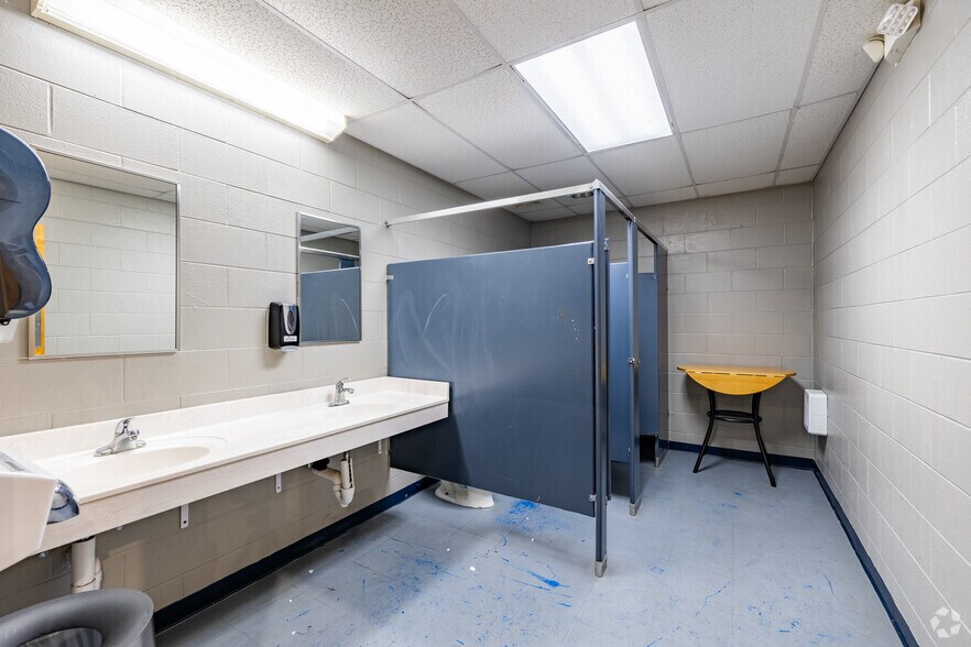 More Photos Of 4050 Georgetown Rd, Lexington Sports And Entertainment For Sale