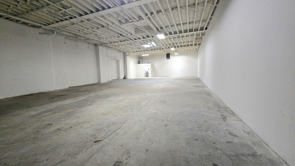 More Photos Of 272-280 Seigel St, Brooklyn Restaurant For Lease
