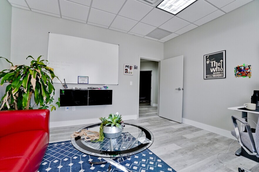 More Photos Of 2170 Main St, Sarasota Loft Creative Space For Sale