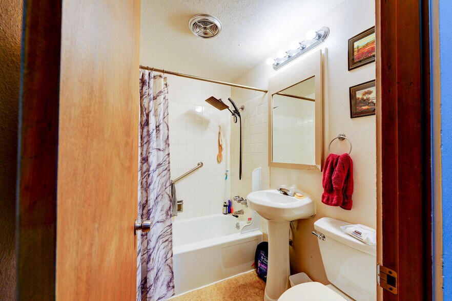More Photos Of 611 SE 139th Ave, Portland Apartments For Sale