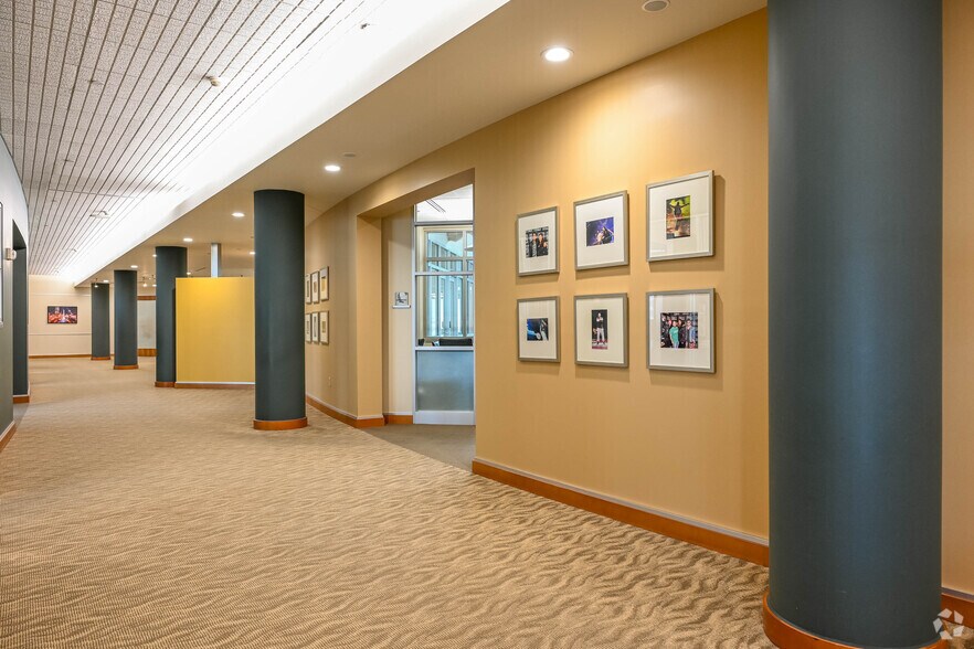 More Photos Of 40 Monument Cir, Indianapolis Office For Sale