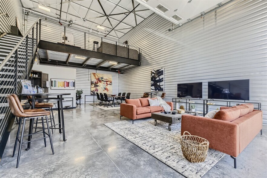 More Photos Of 1006 S. Interstate 25, Castle Rock Light Distribution For Lease