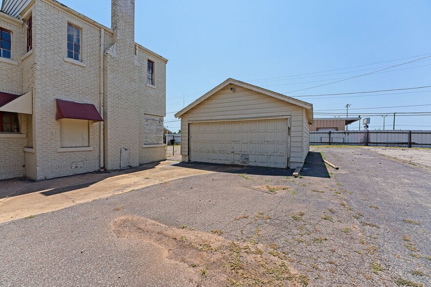 More Photos Of 400 SW 28th St, Oklahoma City Specialty For Sale