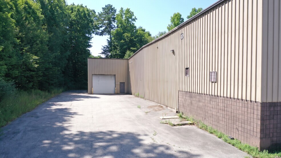 More Photos Of 343 Hughes Dr, Traverse City Manufacturing For Lease