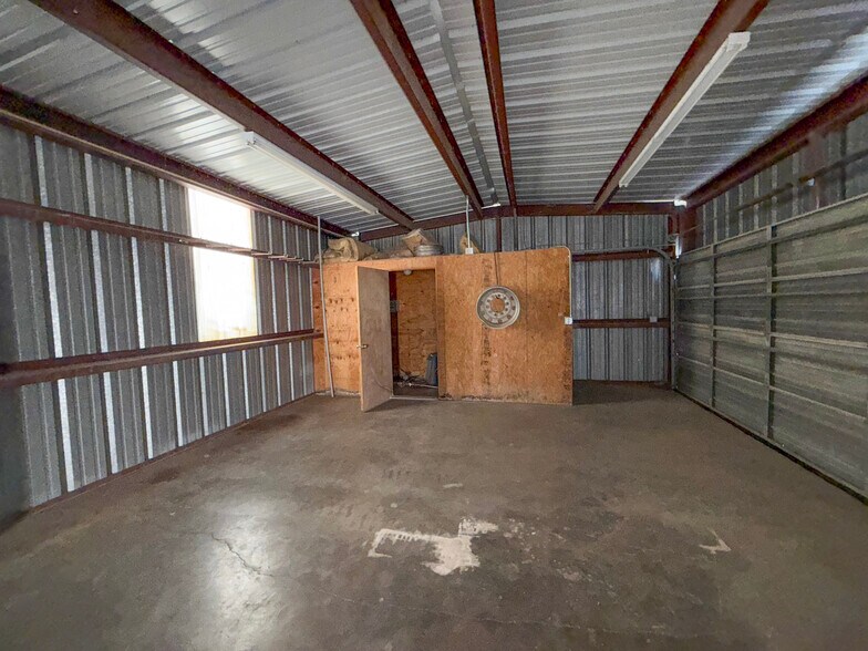 More Photos Of 11730 Highway 152, Pampa Warehouse For Sale