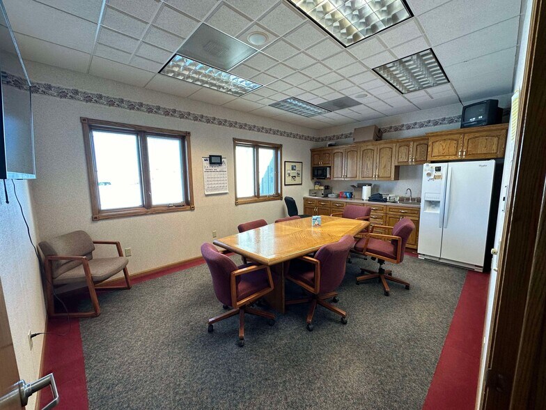 More Photos Of 3335 35th Ave S, Fargo Flex For Sale