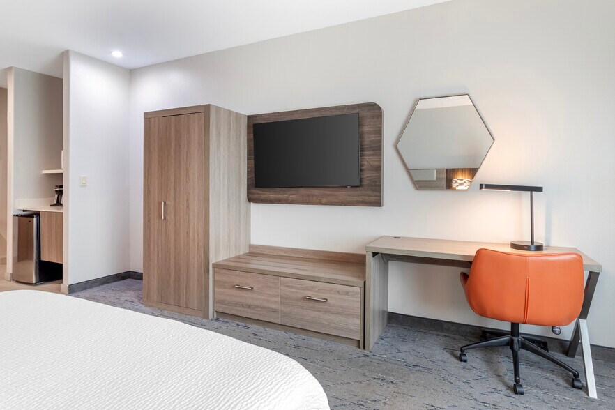 More Photos Of 2965 E Main St, Alice Hotel For Sale