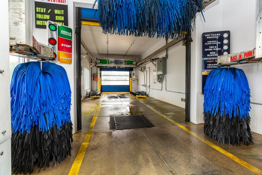 More Photos Of 31785 Van Dyke Ave, Warren Carwash For Sale