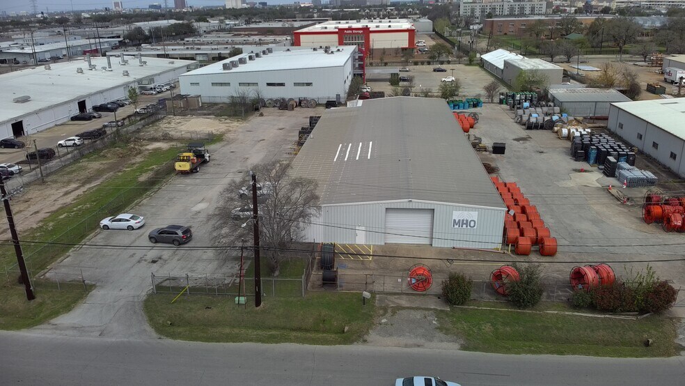 More Photos Of 5126 Ashbrook Dr, Houston Service For Lease