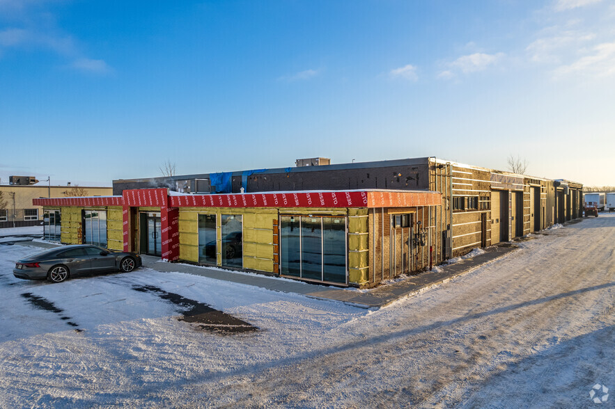 Primary Photo Of 2475 Boul Ford, Châteauguay Warehouse For Sale