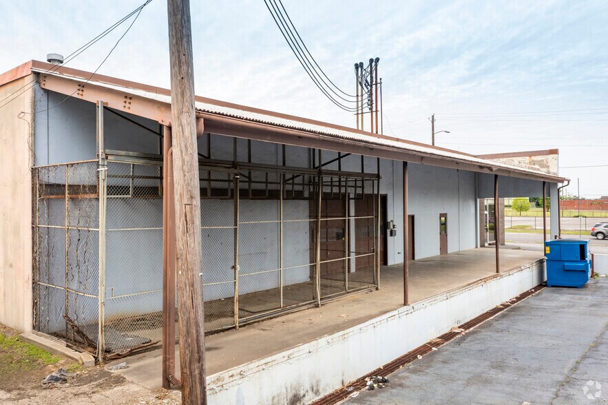 More Photos Of 3317 5th Ave S, Birmingham Warehouse For Lease