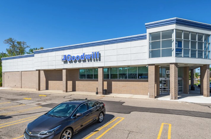 More Photos Of 28901 Greenfield Rd, Southfield Drugstore For Sale