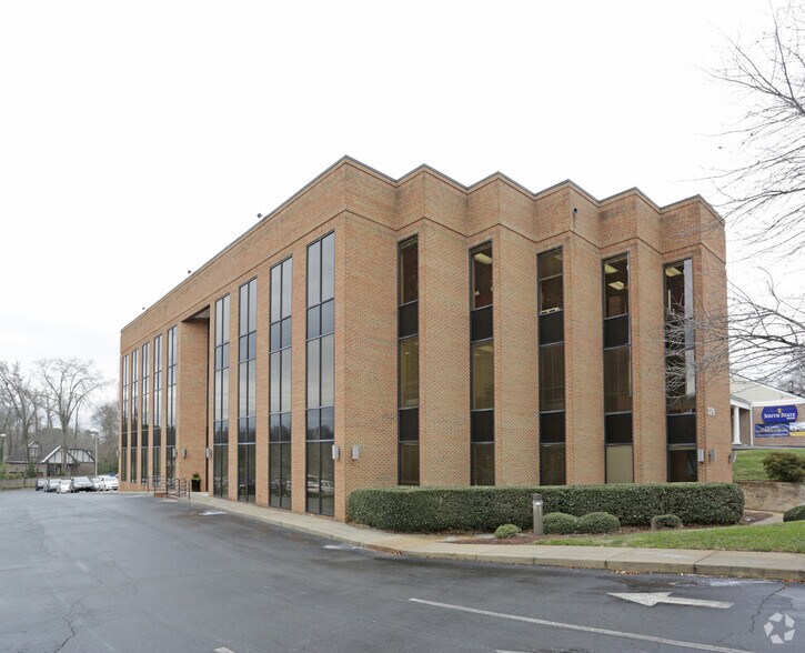 More Photos Of 319 S Sharon Amity Rd, Charlotte Office For Sale