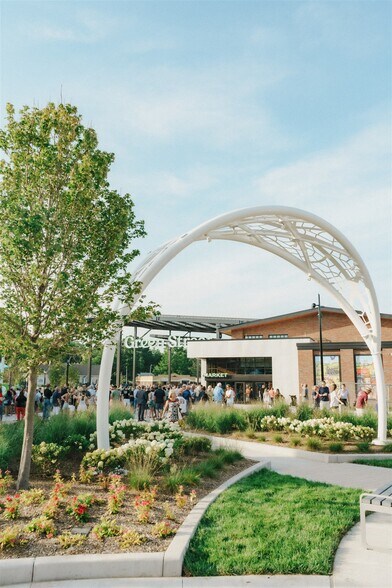 More Photos Of SEC of 2nd & Green St, Lee's Summit Restaurant For Lease