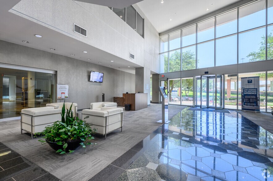 More Photos Of 8111 Lyndon B Johnson Fwy, Dallas Office For Lease
