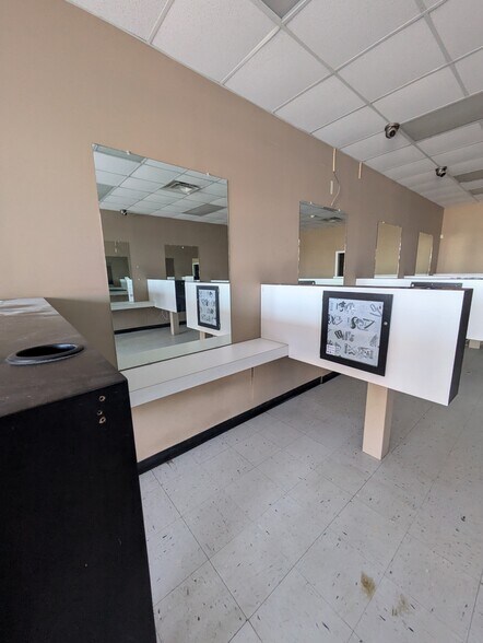 More Photos Of 3045-3047 Hartley Bridge Rd, Macon-Bibb General Retail For Lease