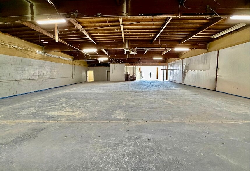 More Photos Of 14768 Calvert St, Van Nuys Warehouse For Sale