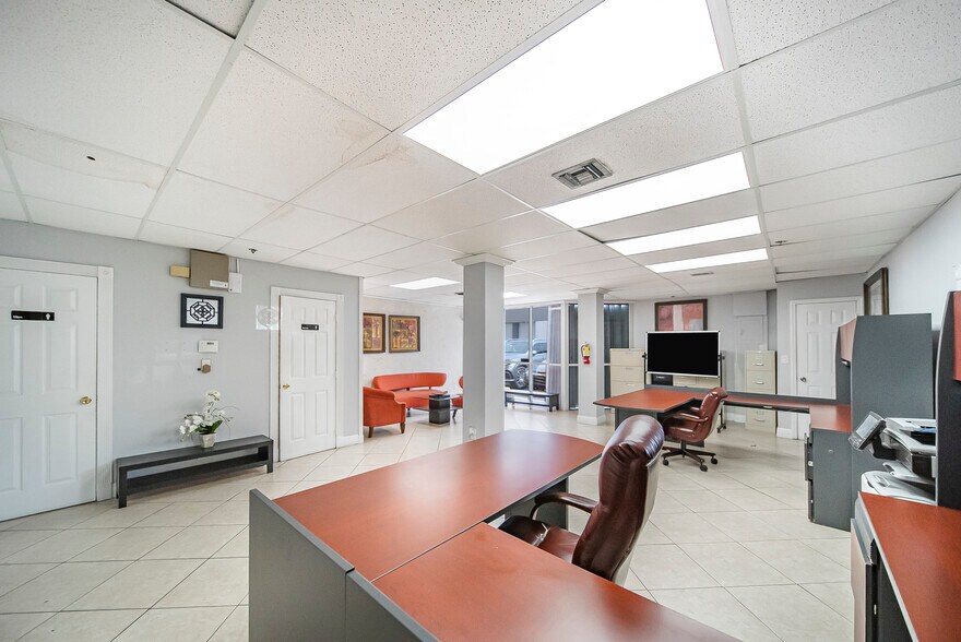 More Photos Of 3018 NW 79th Ave, Doral Warehouse For Lease