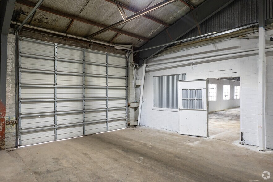 More Photos Of 5025 Jensen Dr, Houston Warehouse For Sale