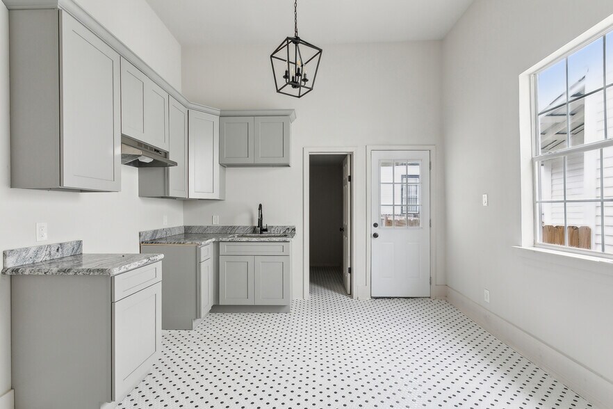 More Photos Of 2500 Freret St, New Orleans Apartments For Sale