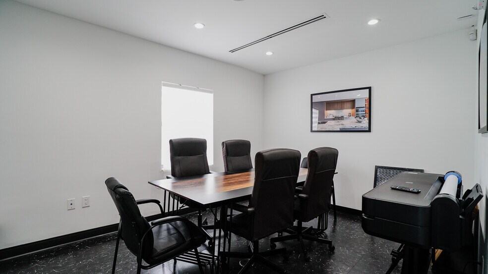 More Photos Of 530 NW 54th St, Miami Office For Sale