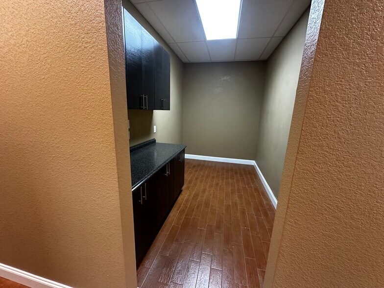 More Photos Of 2303 58th Ave E, Bradenton Light Manufacturing For Lease