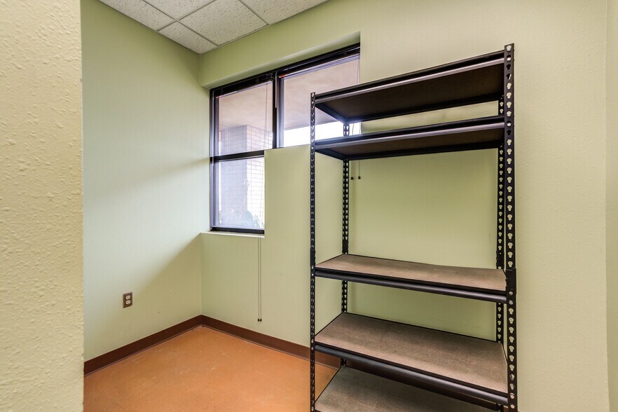 More Photos Of 3802-3806 Interstate 27, Lubbock Office For Sale