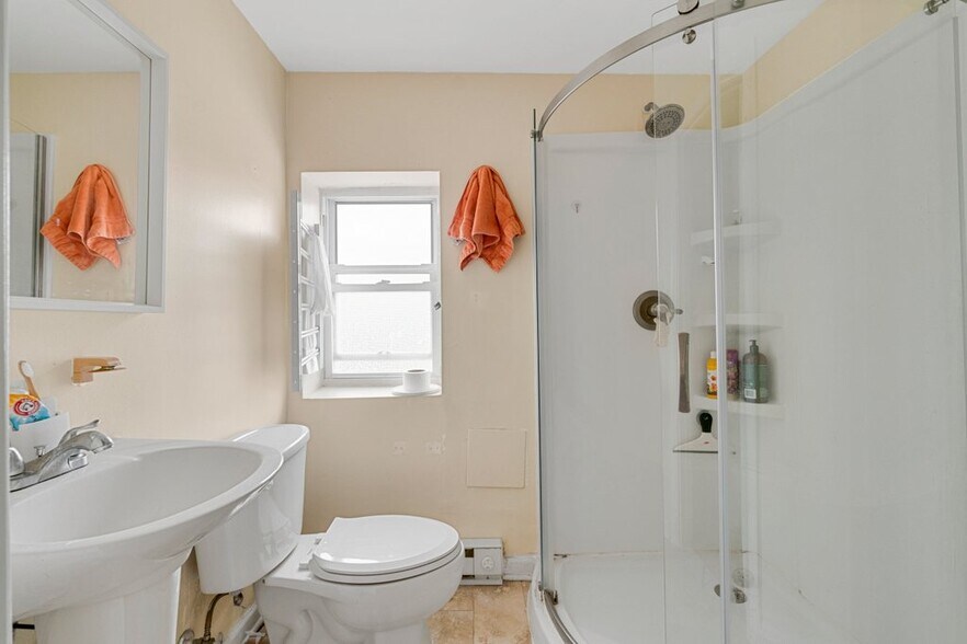 More Photos Of 2024 Saint Paul St, Baltimore Apartments For Sale