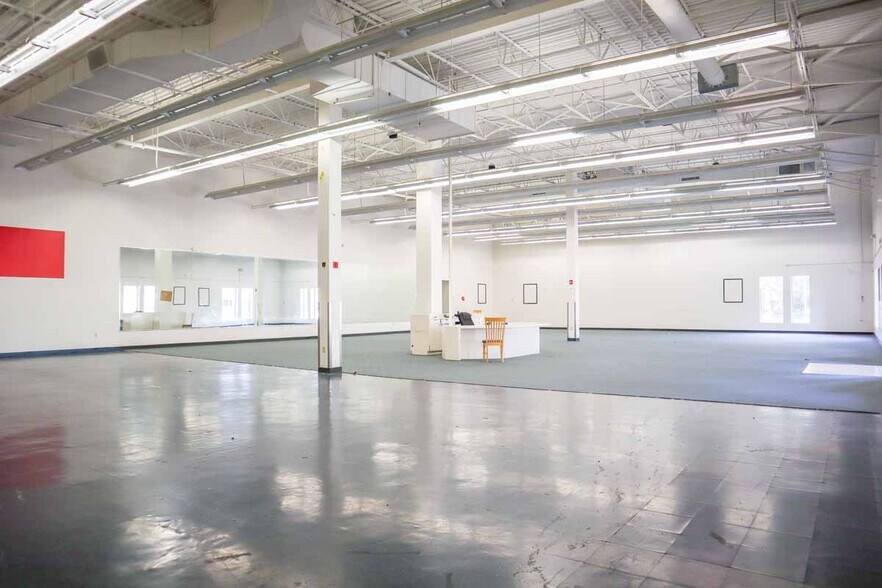 More Photos Of 8686 Florline Blvd, Baton Rouge Freestanding For Lease