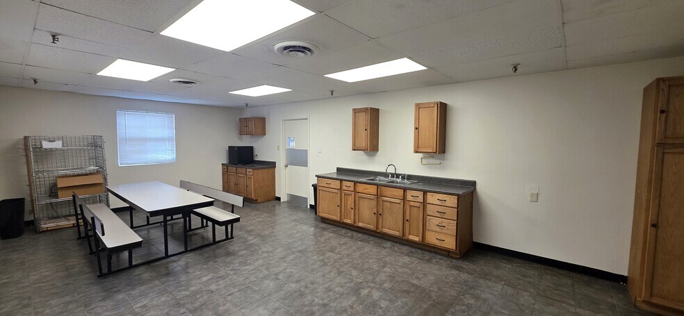 More Photos Of 4233 Janada St, Haltom City Warehouse For Lease