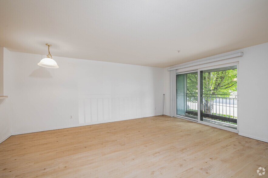 More Photos Of 4719 15th Ave NE, Seattle Apartments For Sale