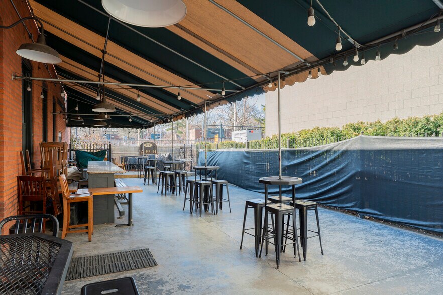 More Photos Of 83-85 Arch St, Hartford Restaurant For Sale