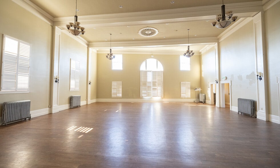 More Photos Of 7220 Woodlawn Ave, Seattle Freestanding For Sale