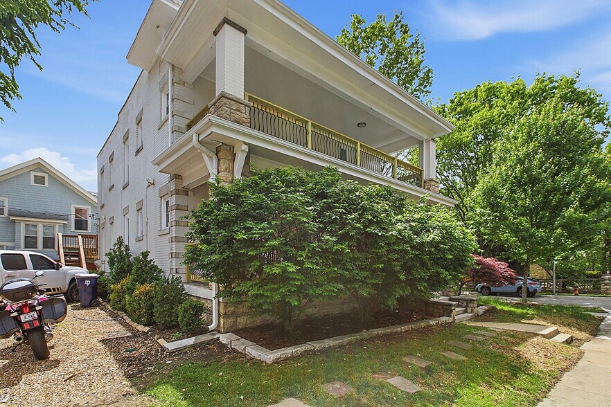 Primary Photo Of 901-903 39th St, Kansas City Multifamily For Sale