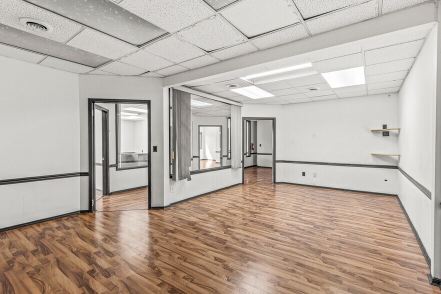 More Photos Of 454 Leon Ave, Kelowna General Retail For Lease