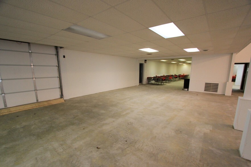More Photos Of 108 SE 6th St, Abilene Specialty For Sale