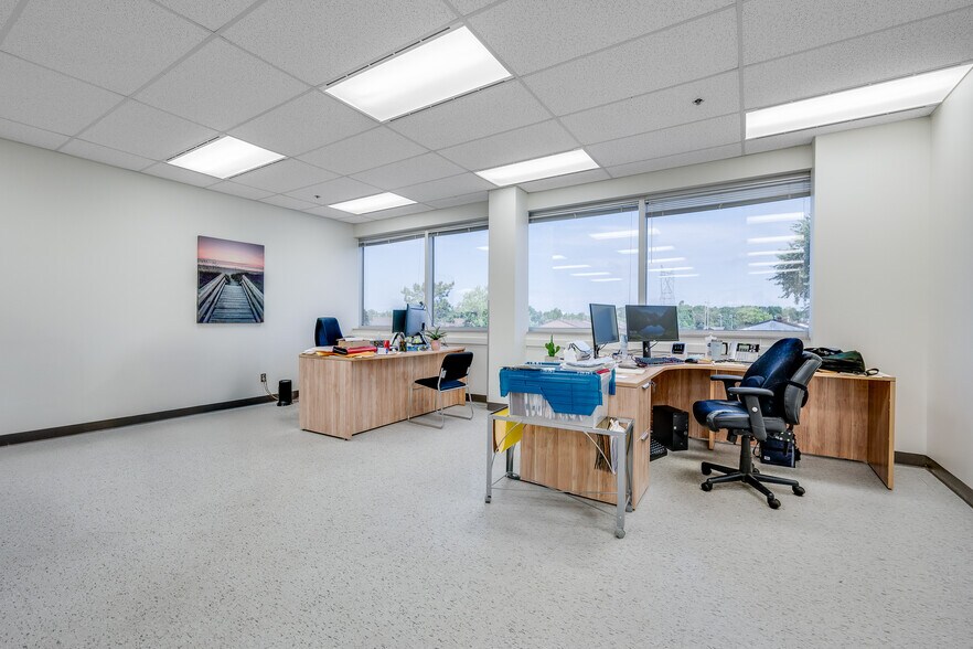 More Photos Of 63 Glencoe St, Ottawa Office For Lease