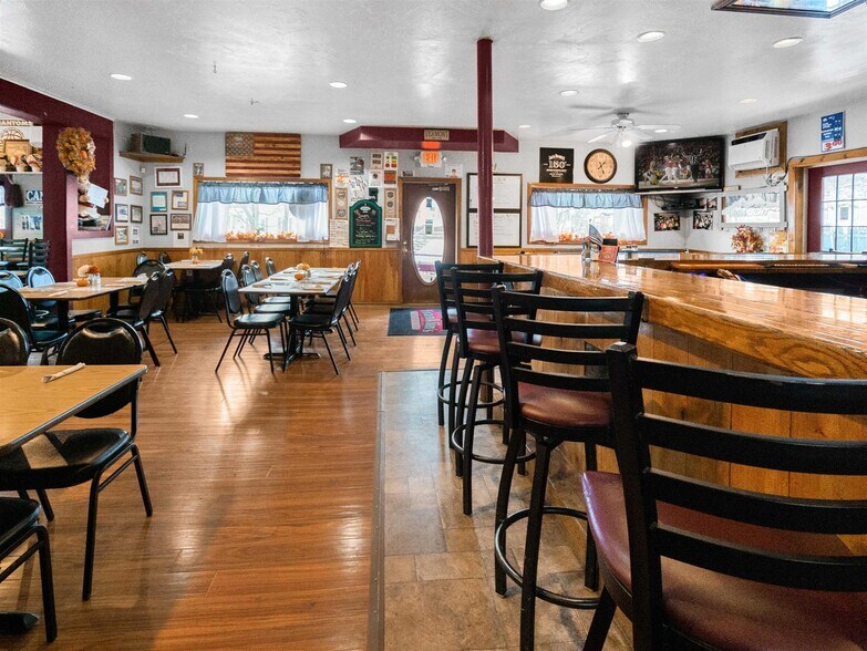 More Photos Of 25 North St, Proctor Restaurant For Sale