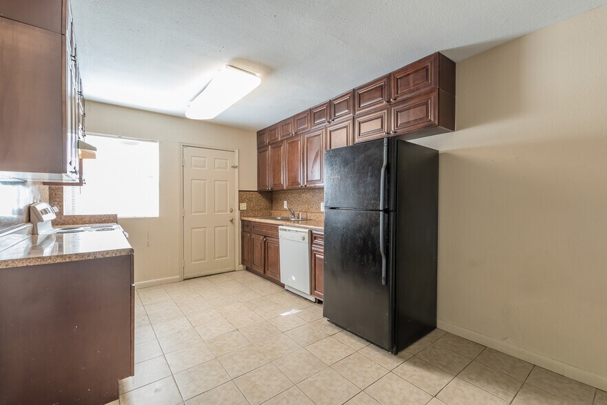 More Photos Of 1204-1216 Lakeview Dr NW, Conyers Apartments For Sale