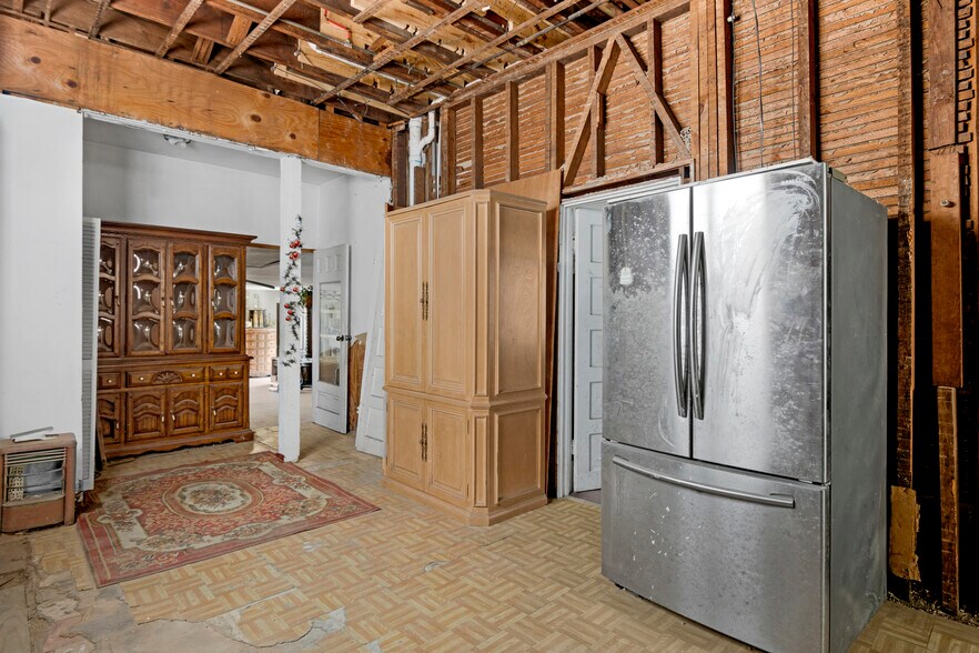 More Photos Of 310 W 34th St, Savannah Office For Sale