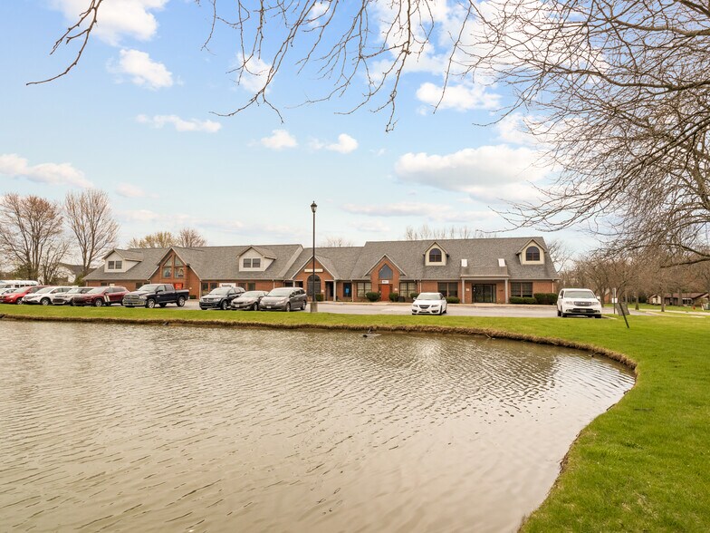 More Photos Of 655 Fox Run Rd, Findlay Office For Sale