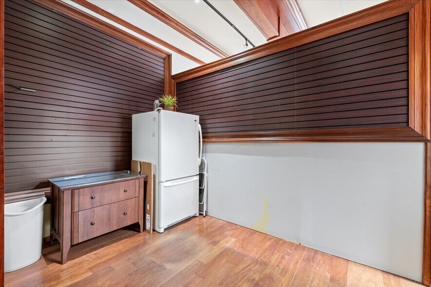 More Photos Of 281 Broadway, Bethpage General Retail For Lease