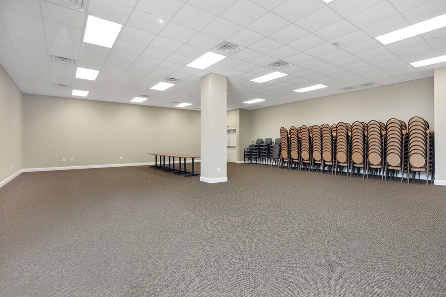More Photos Of 230 Donaldson St, Fayetteville Office For Lease